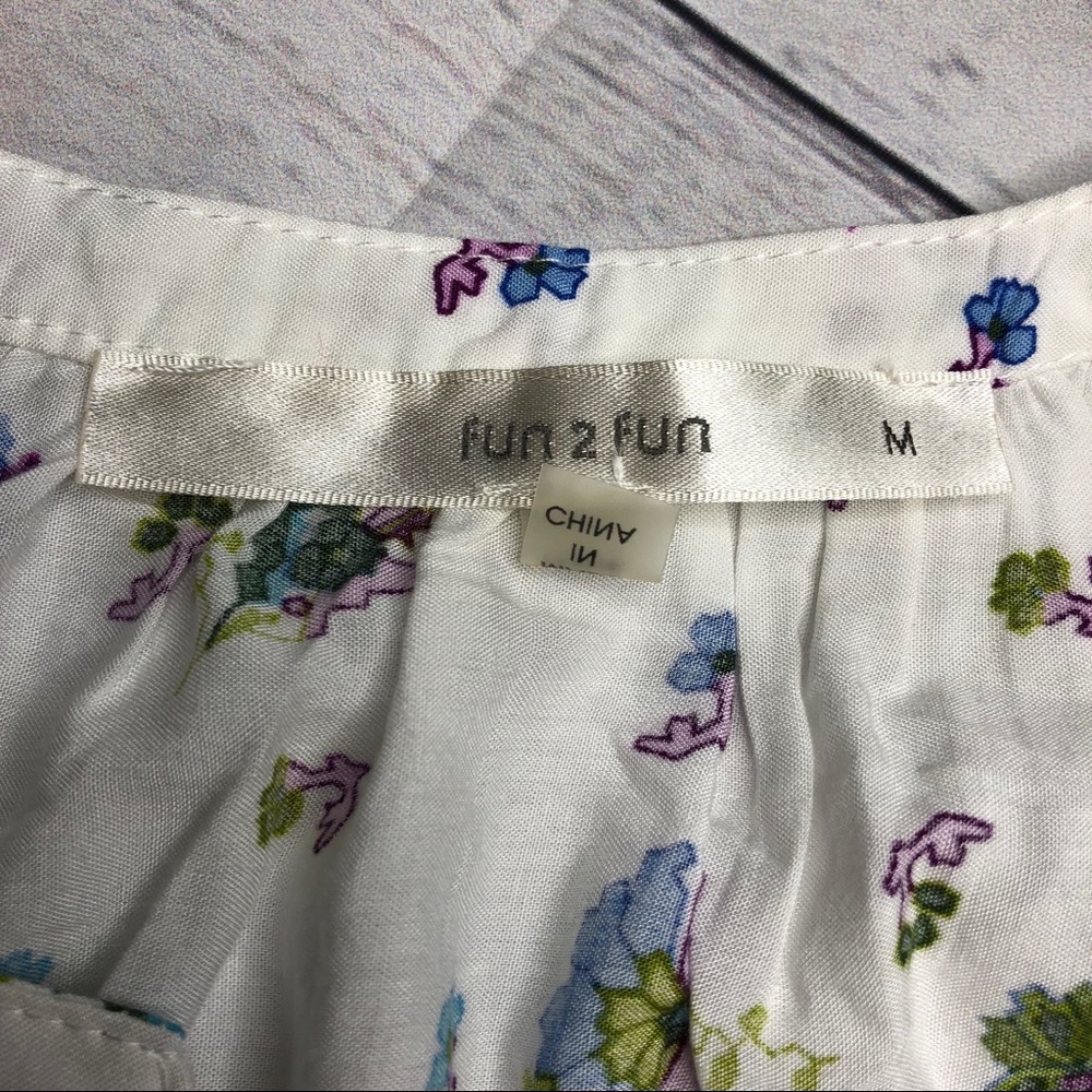 🌺 3/$25 fun2fun Flowy Spring Shirt Medium - Picture 2 of 2